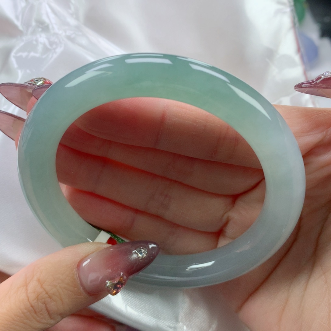 翡翠手镯未镶嵌57.4圆条零包容