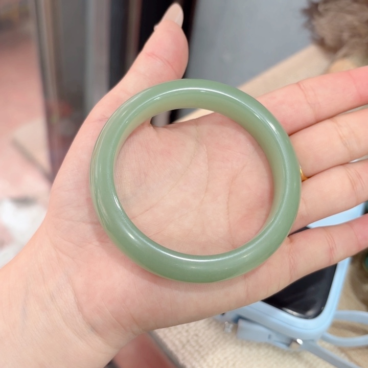 东陵石手镯未镶嵌