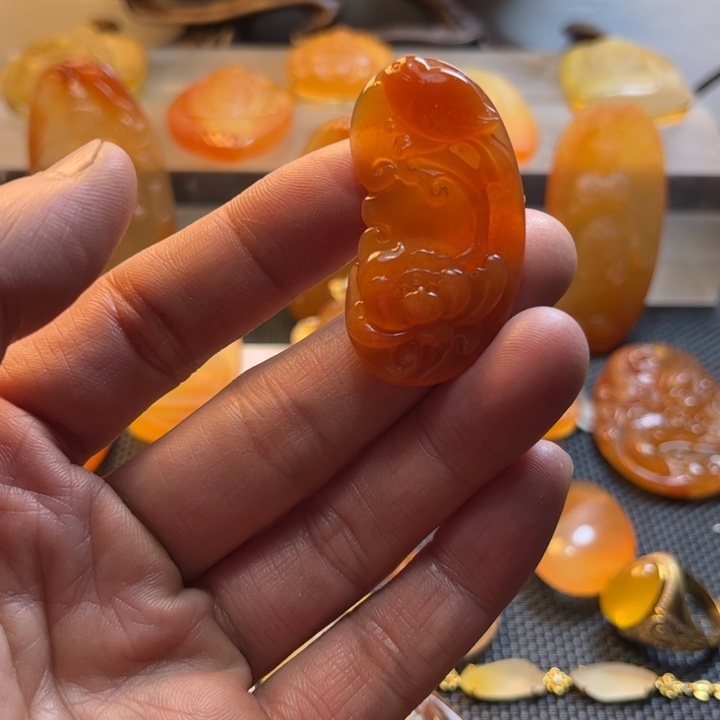 石英质玉颈饰未镶嵌雪*炭