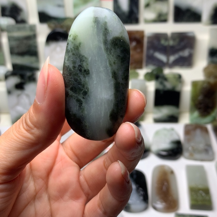 独山玉未镶嵌颈饰