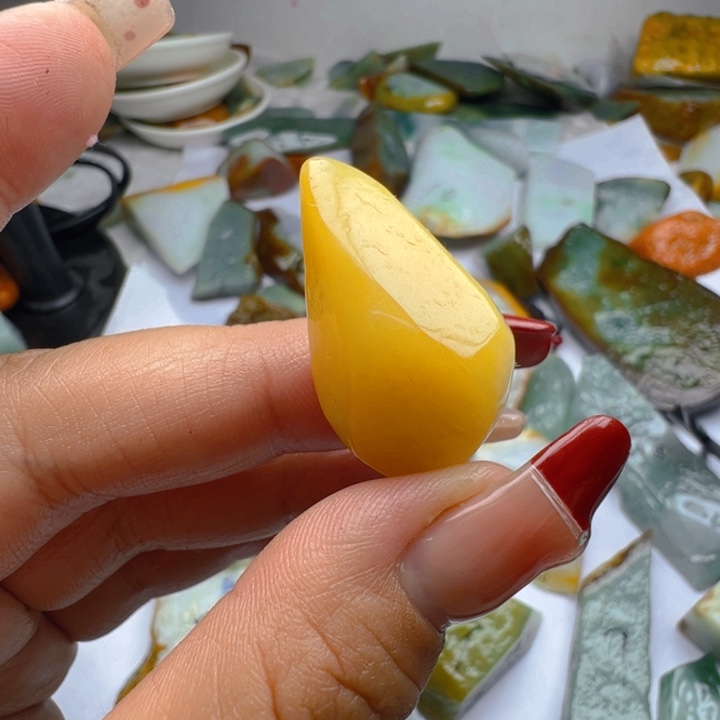 翡翠挂件未镶嵌翡翠