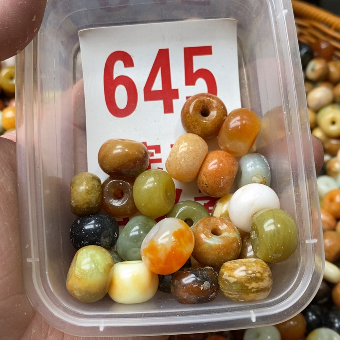 蛇纹石玉挂坠未镶嵌