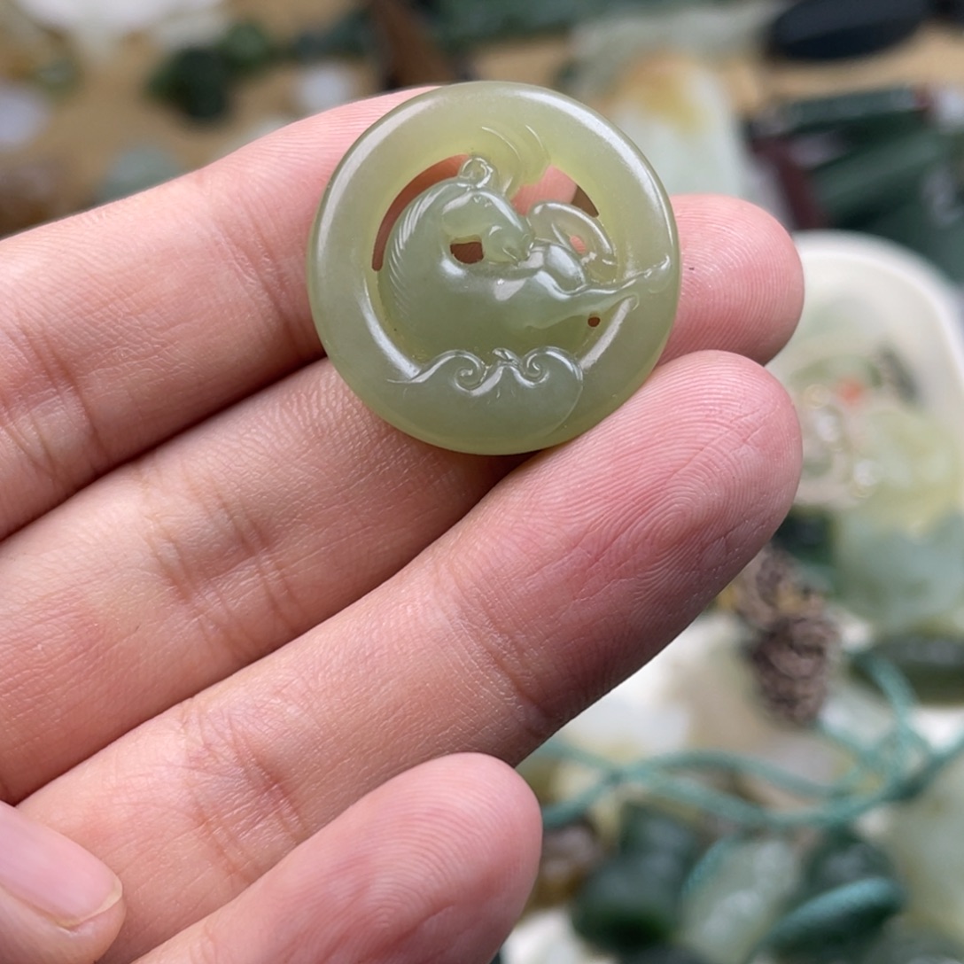 和田玉未镶嵌颈饰