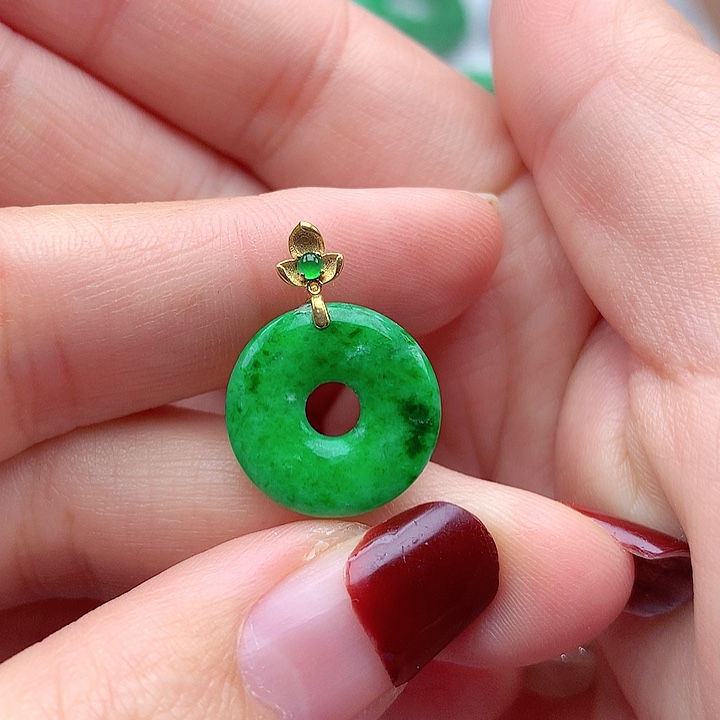 翡翠颈饰18K金镶嵌翡翠