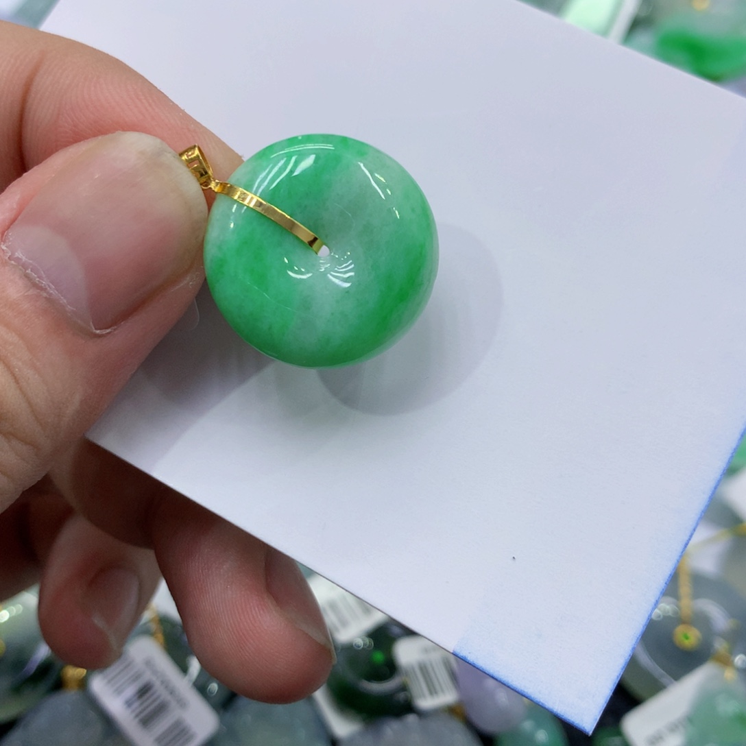 翡翠18K金镶嵌颈饰翡翠