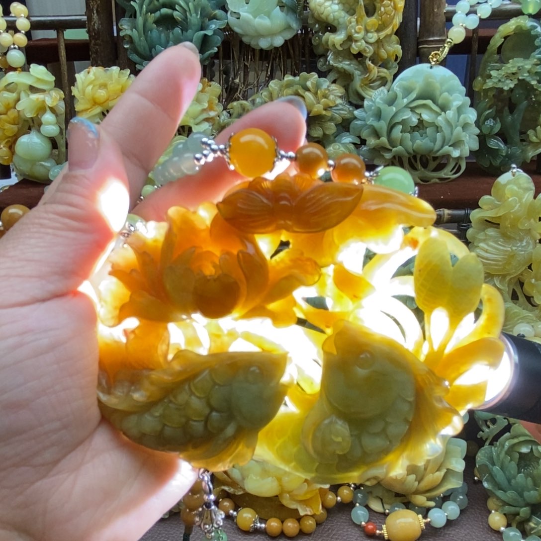 蛇纹石玉颈饰未镶嵌