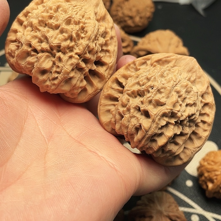 文玩核桃把件官帽一对