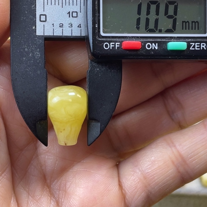 蜜蜡未镶嵌裸石8杂