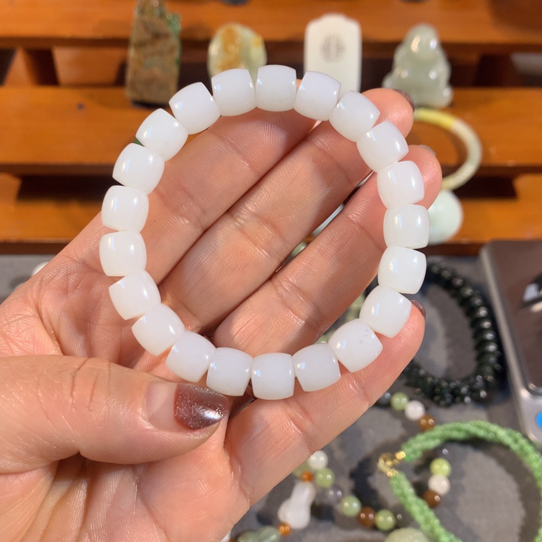 和田玉（糖玉）颈饰未镶嵌™****?