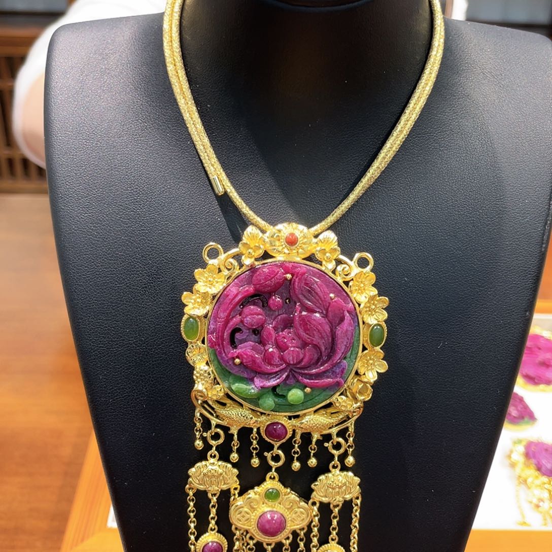 锦纶铁合金吊坠红宝