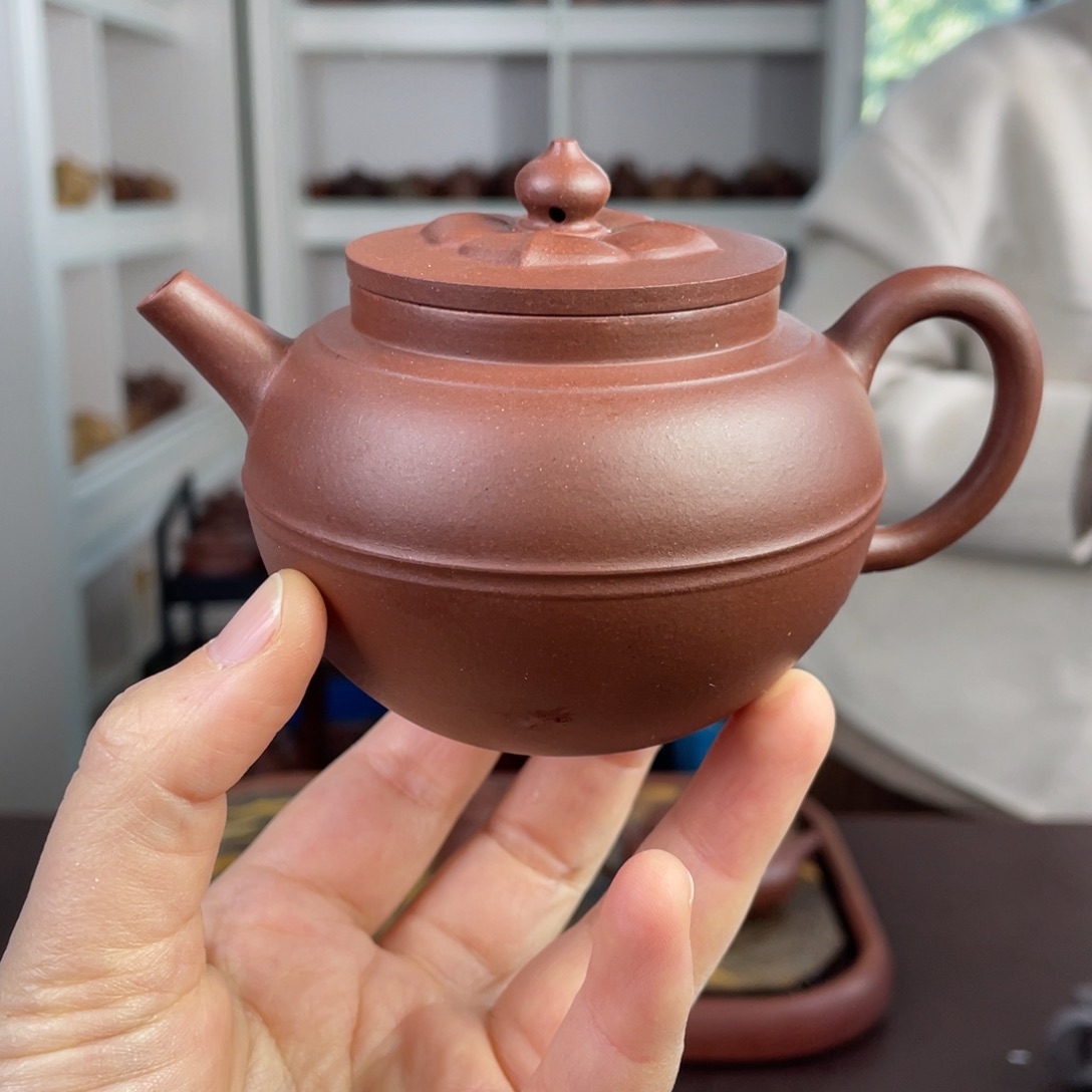 紫砂茶壶底槽清素带莲花200cc