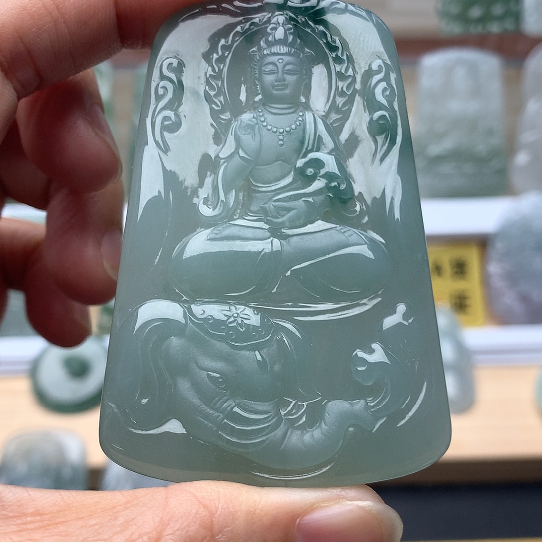 路***方翡翠未镶嵌颈饰普贤