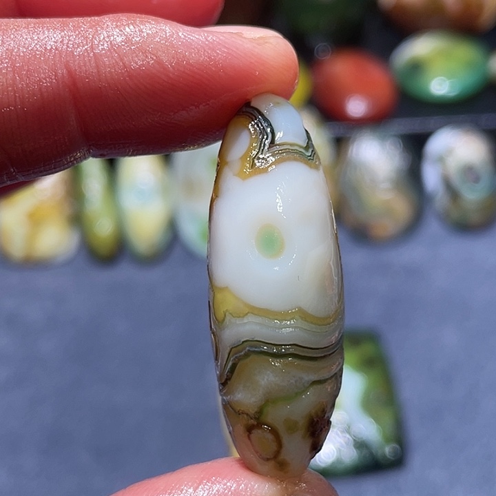 玛瑙/玉髓未镶嵌珠宝奇石