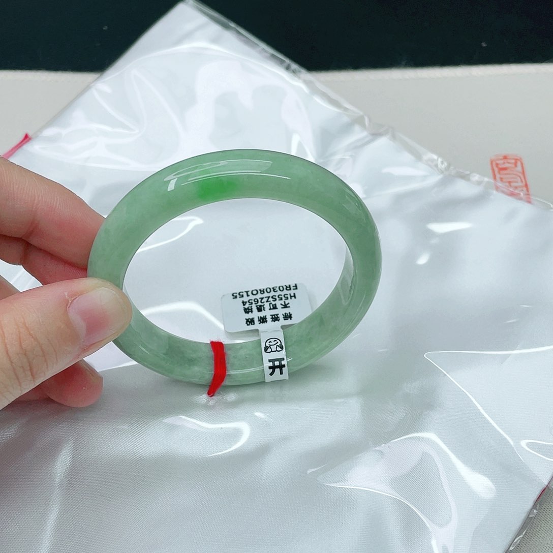 翡翠手镯未镶嵌正54.7