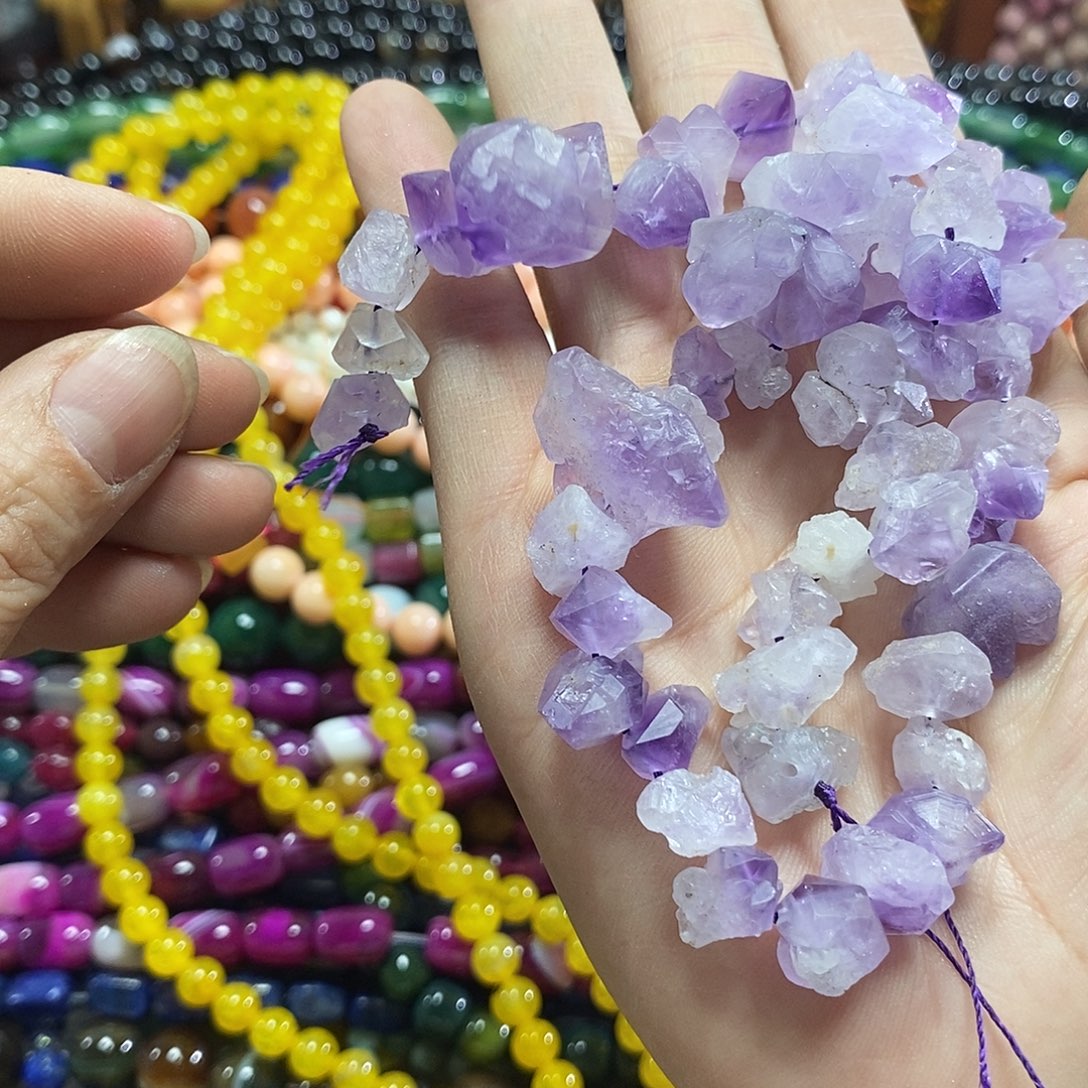 玛瑙/玉髓未镶嵌珠宝半成品原矿紫晶花一条