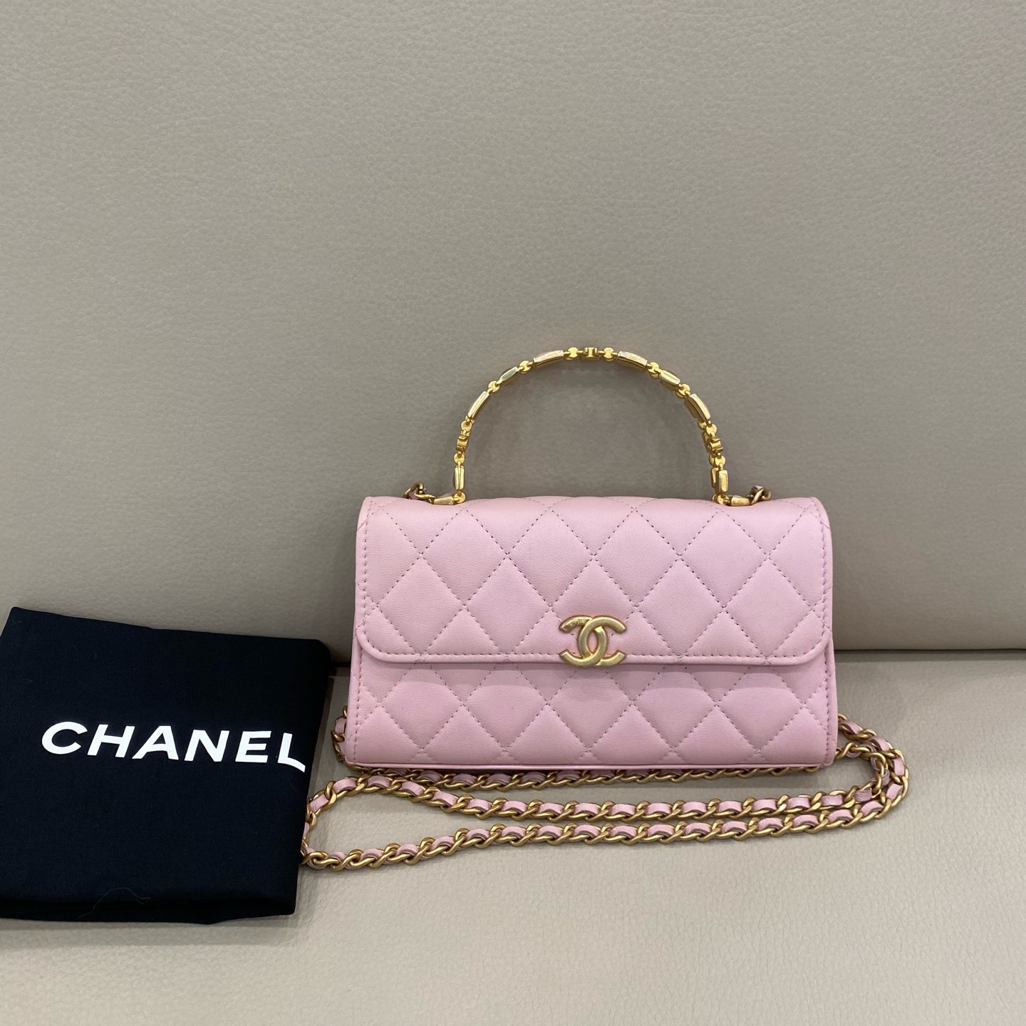99新 Chanel/香奈儿  22b复古珐琅手柄kelly包 粉色超好看 底长19