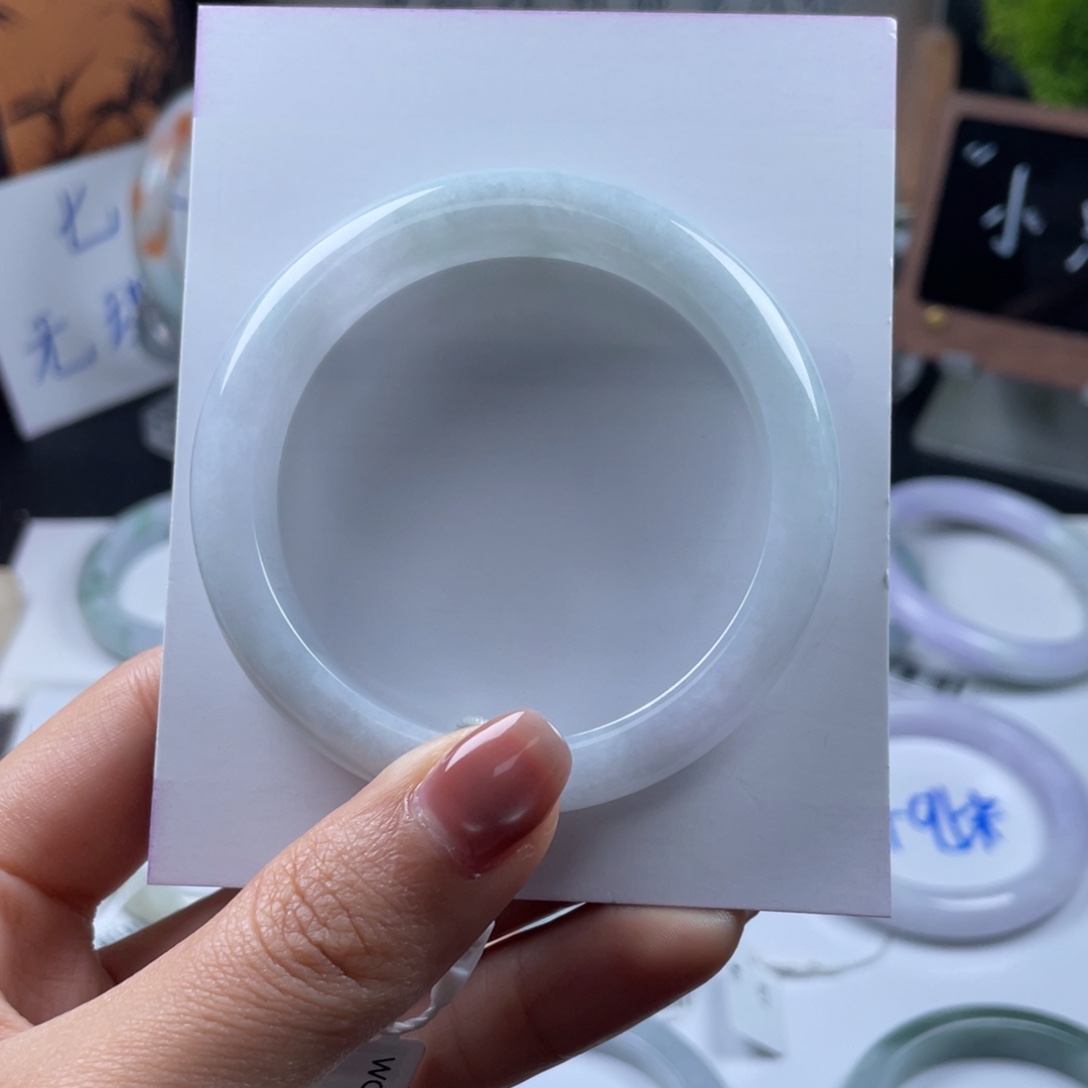 翡翠未镶嵌手镯基地质检