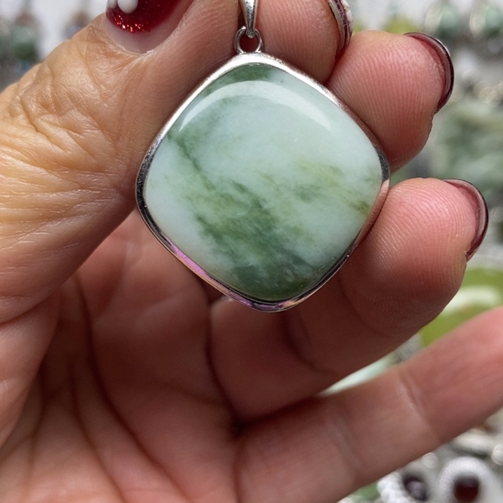 蛇纹石玉吊坠银S925镶嵌