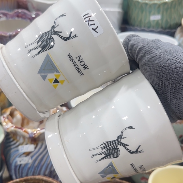 凑9块包邮，有孔，陶瓷花盆