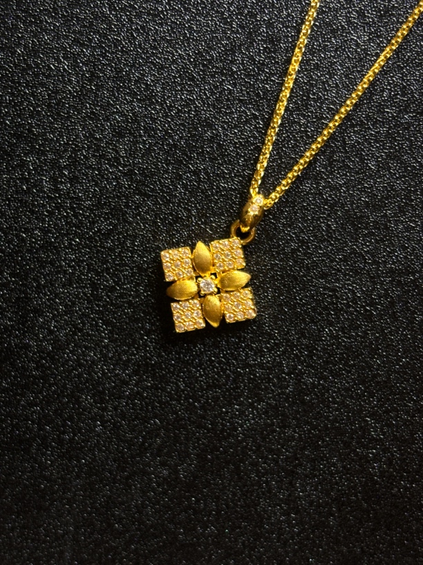 莫桑石18k金 Au750 吊坠（送银项链）