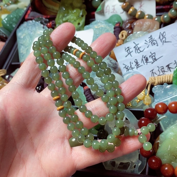 透闪石质玉颈饰未镶嵌