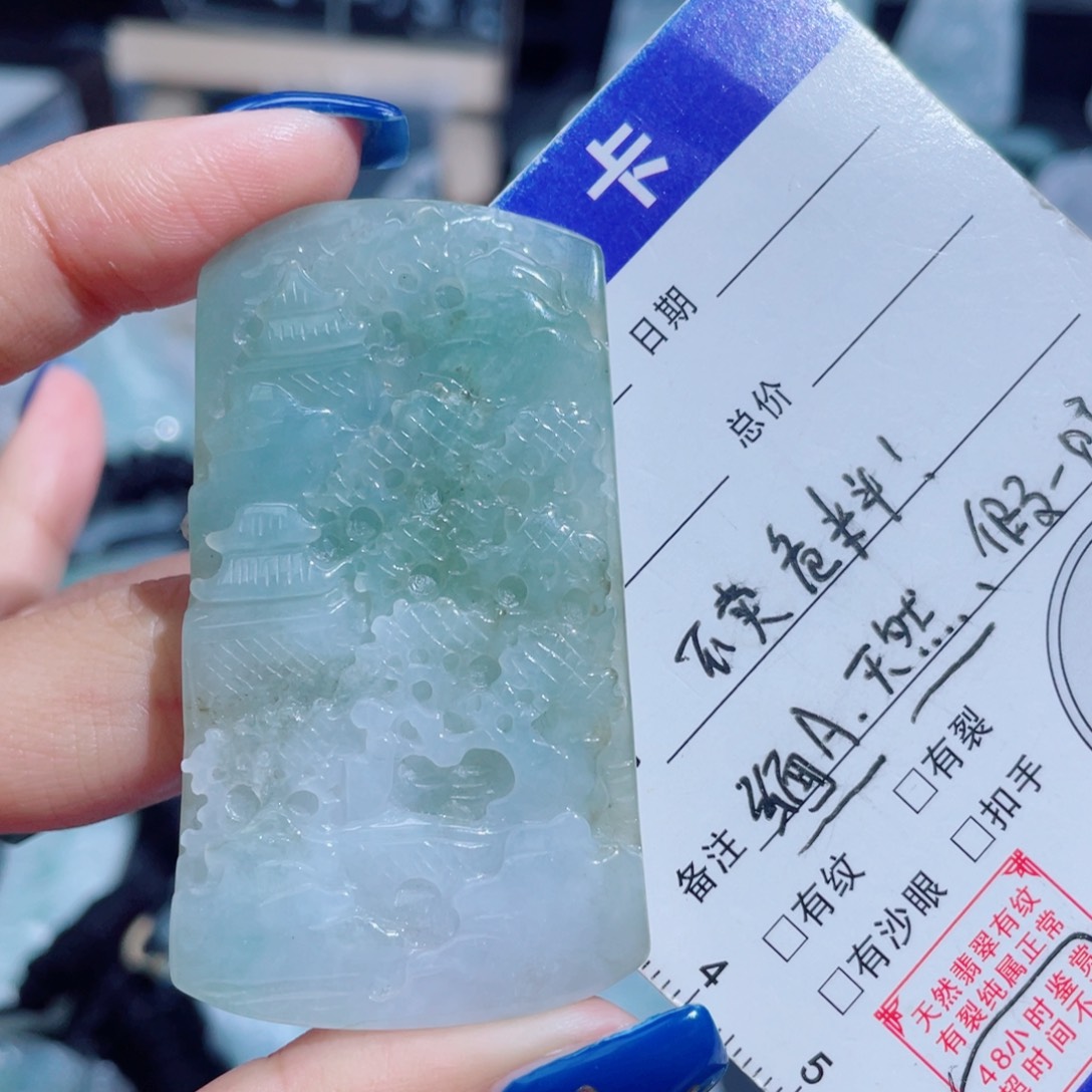 翡翠未镶嵌颈饰山水