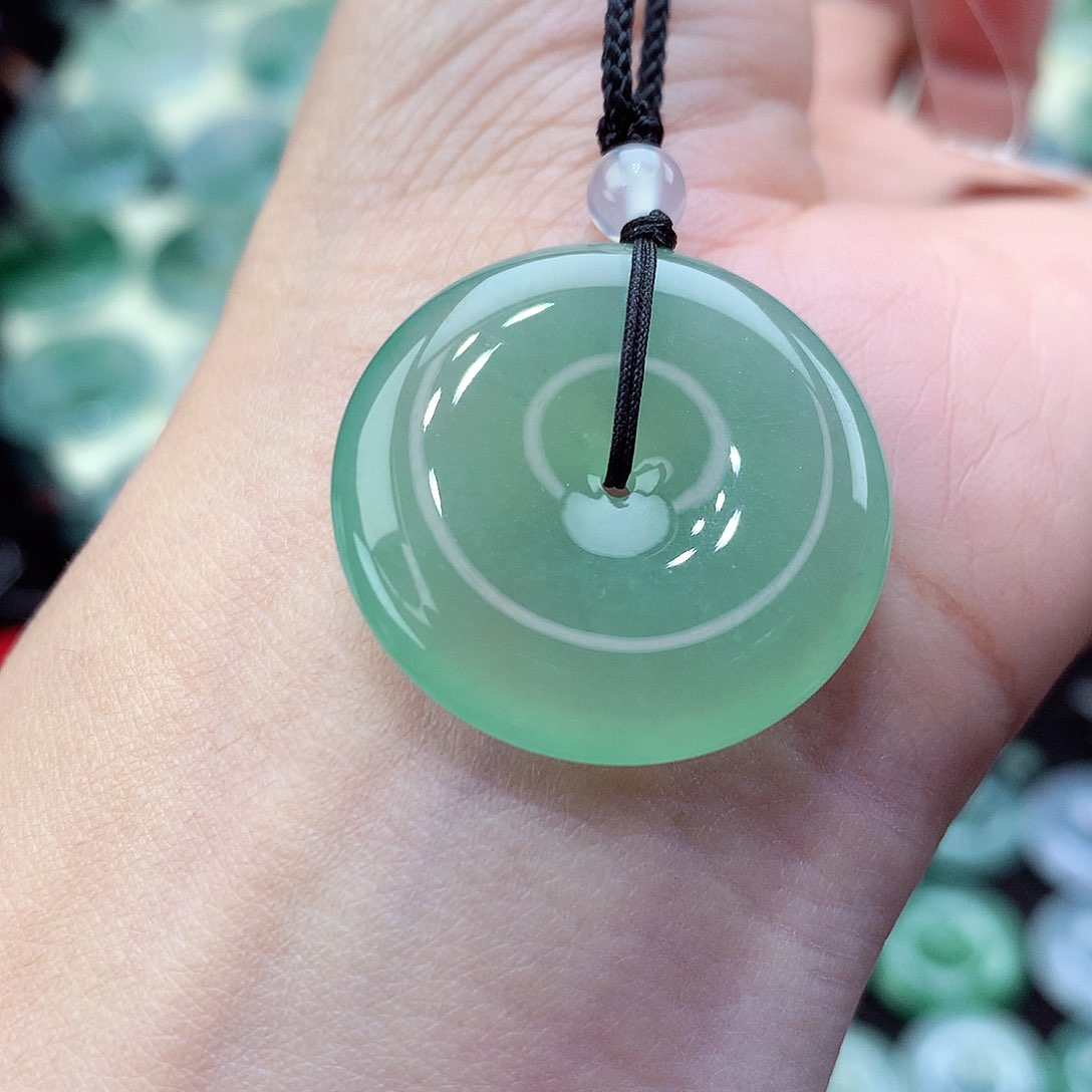 翡翠颈饰未镶嵌编号78。尺寸26.3-5.5