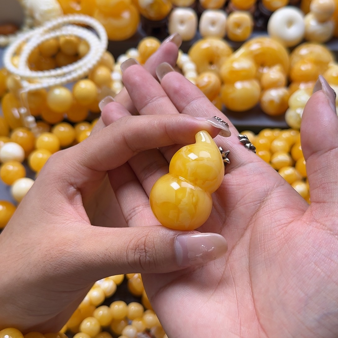 蜜蜡未镶嵌珠宝奇石