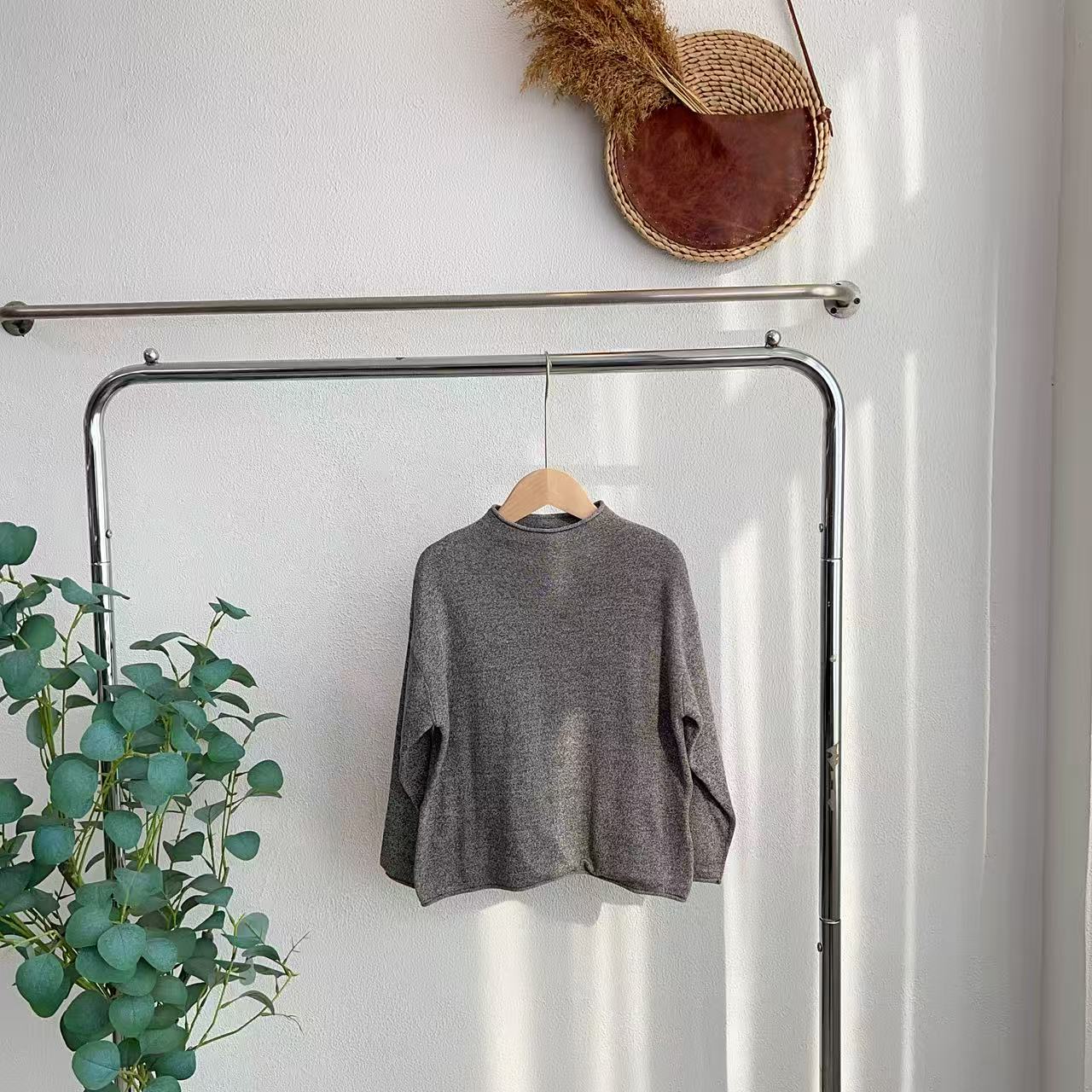 2066帕中灰圆领毛衣