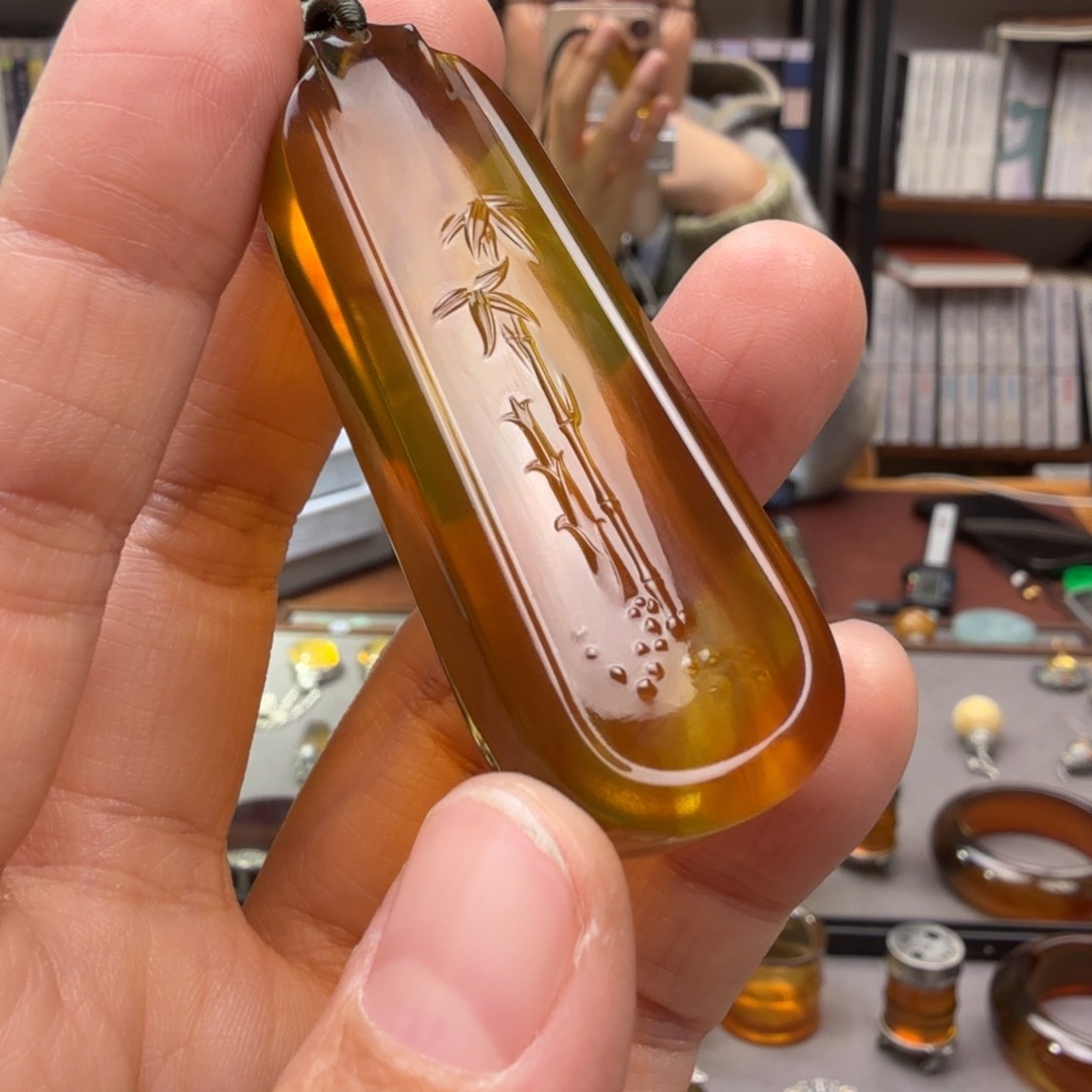 琥珀颈饰未镶嵌竹子