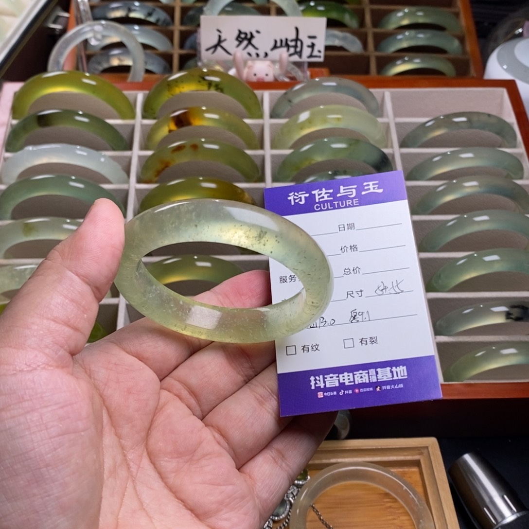 蛇纹石玉手镯未镶嵌快***?