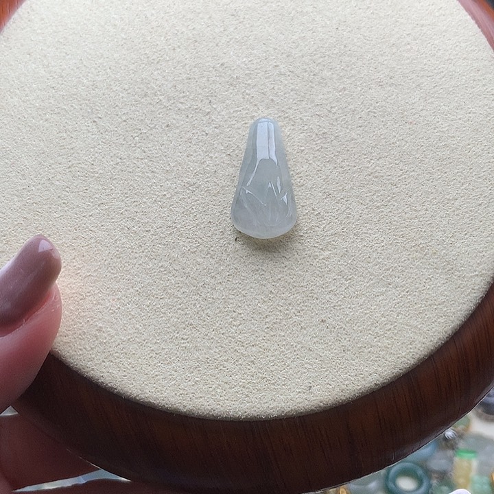 翡翠颈饰未镶嵌竹节