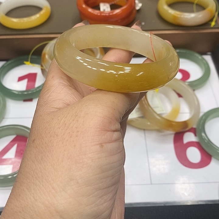 台***~石英质玉（黄龙玉）未镶嵌手镯