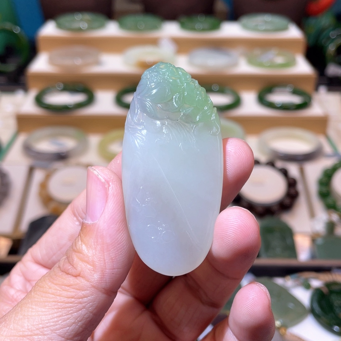 和田玉收藏级三色翠青牡丹花吊坠未镶嵌