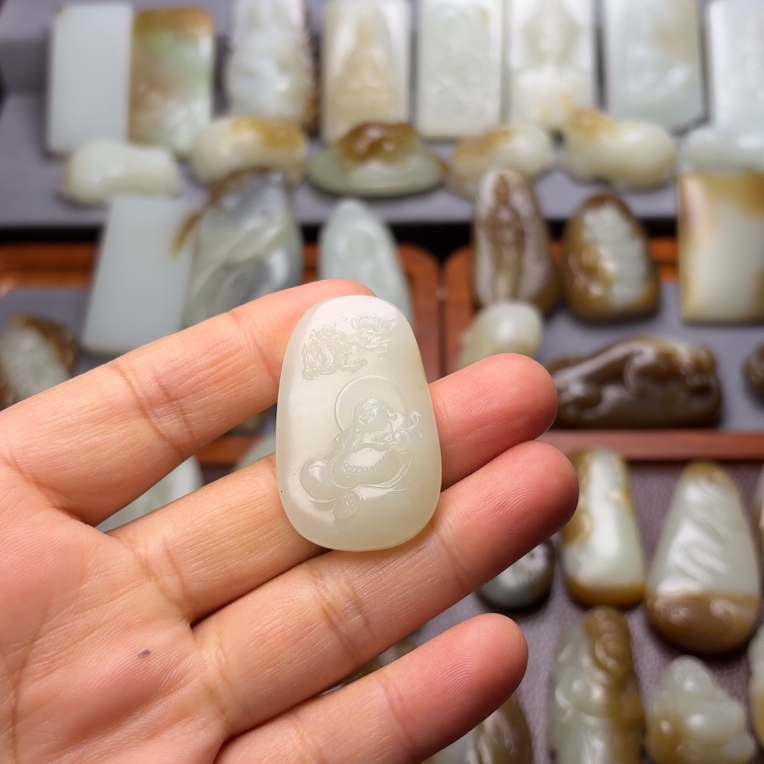 和田玉（糖玉）颈饰未镶嵌