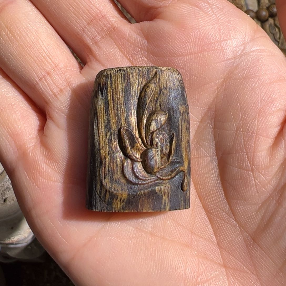 沉香吊坠绿棋楠吊坠素牌4.3克