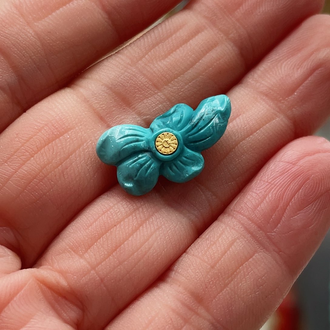 绿松石颈饰未镶嵌