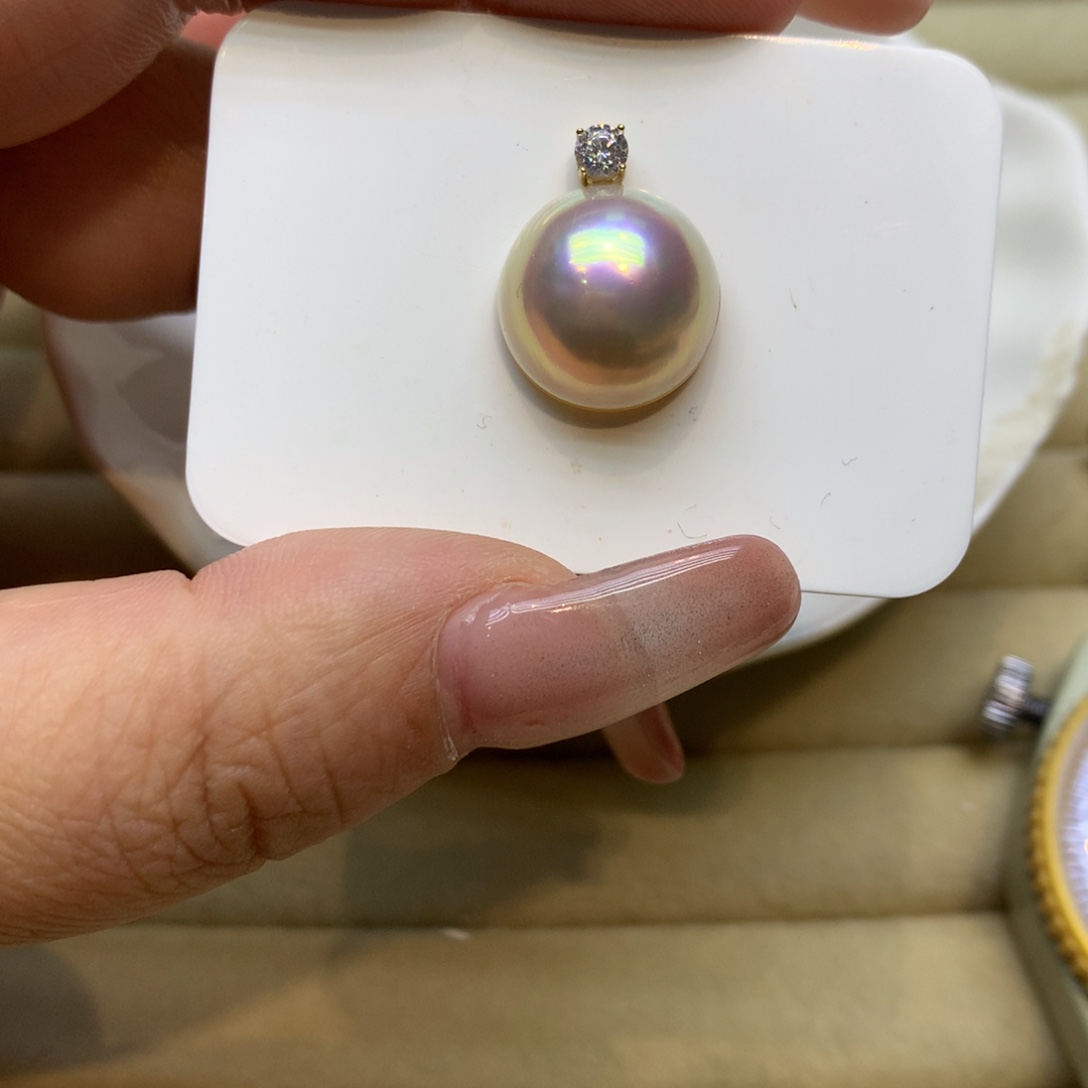 18K金镶嵌颈饰拼合珍珠（马贝珠）