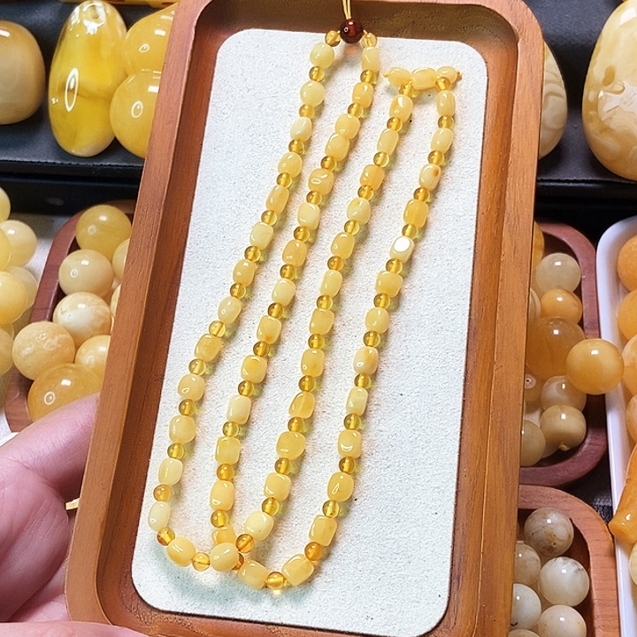 琥珀未镶嵌颈饰天然蜜蜡