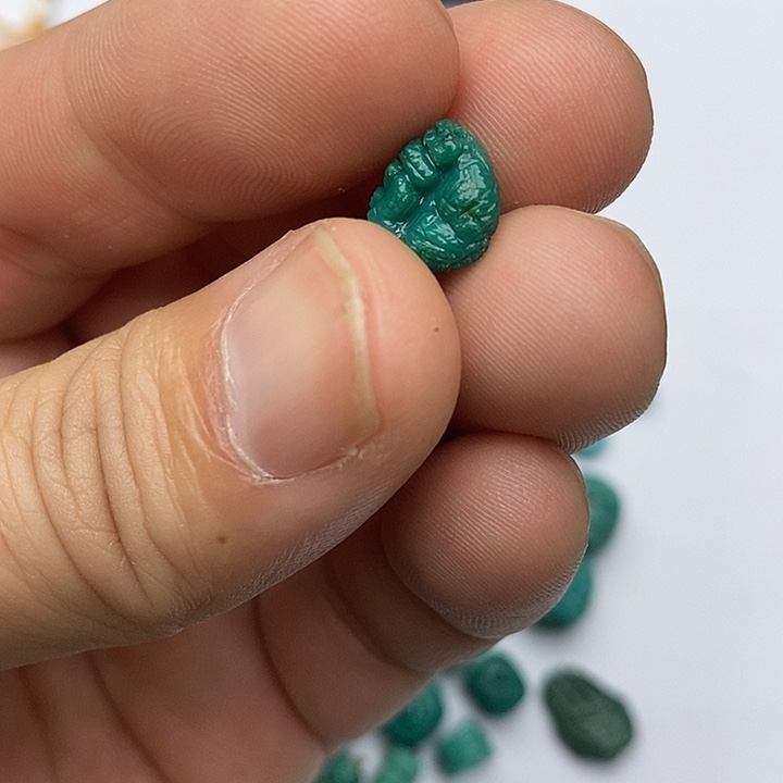 绿松石未镶嵌珠宝奇石