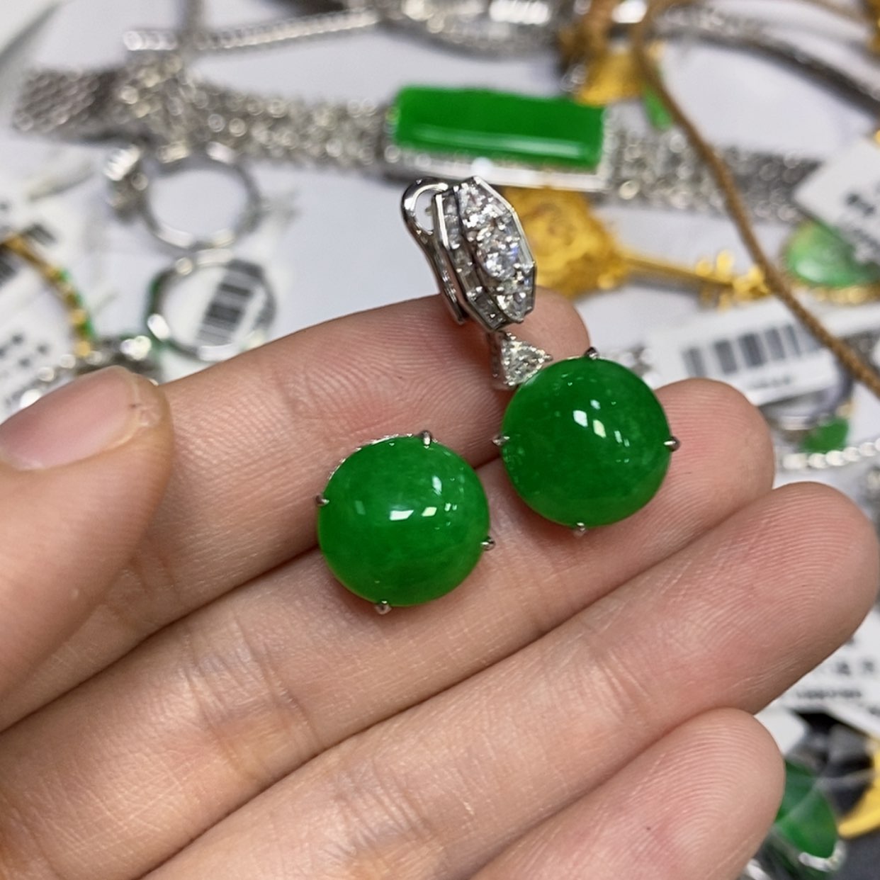 【闪购商品】颈饰18K金镶嵌翡翠宇*耳环