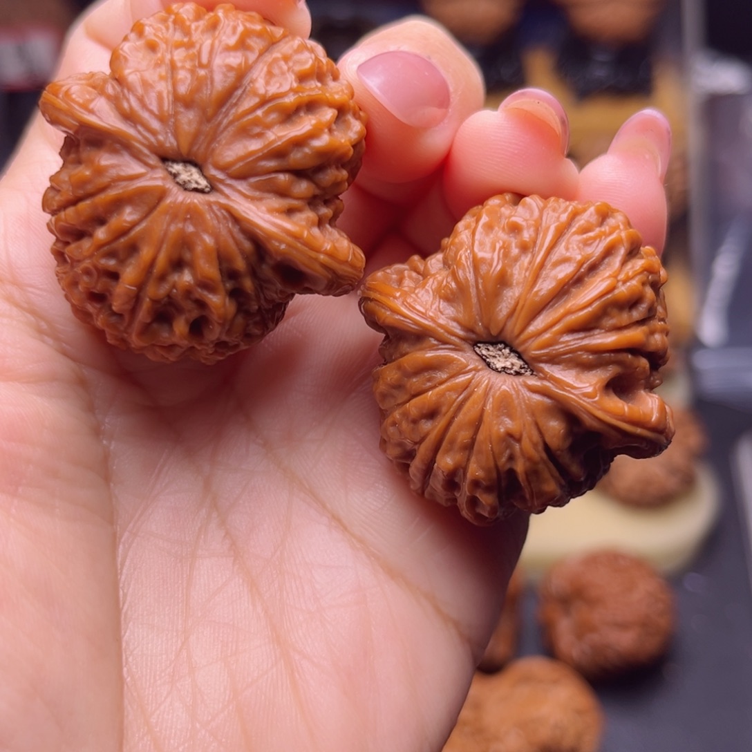 吊坠文玩核桃血麒麟，全品货头，美底