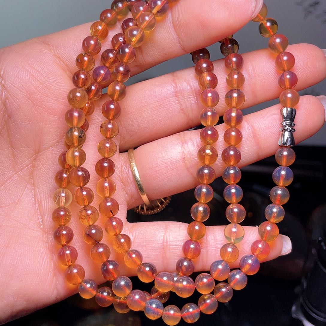 琥珀裸石未镶嵌？