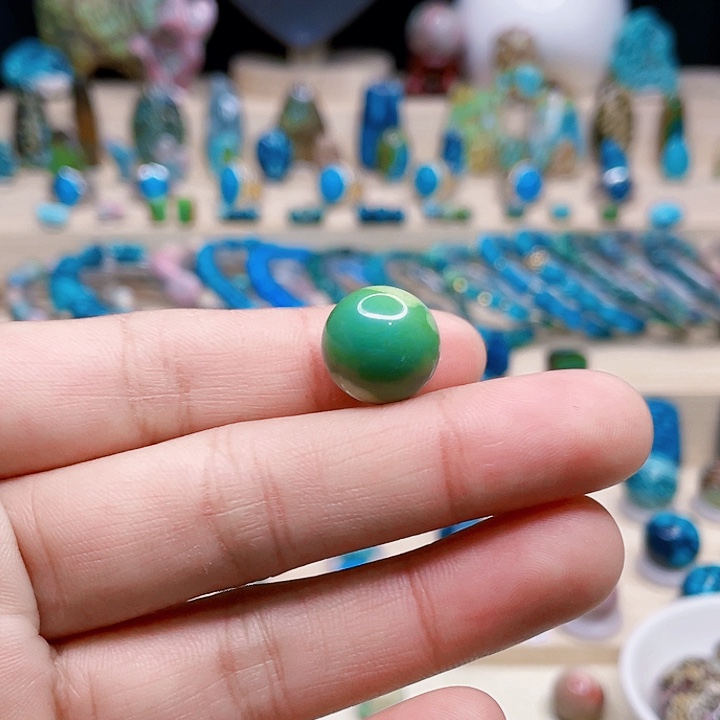 绿松石未镶嵌珠宝奇石