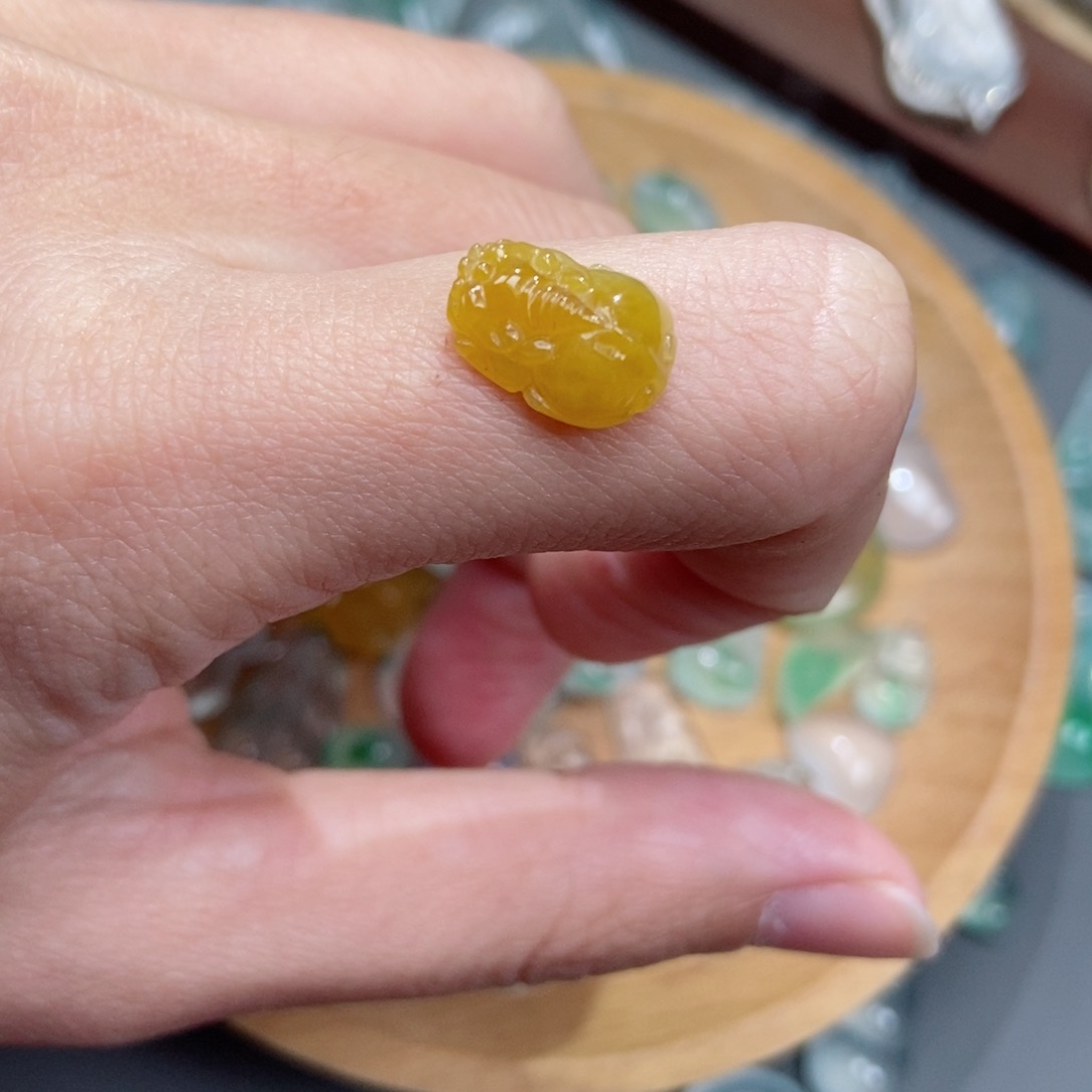 翡翠颈饰未镶嵌翡翠