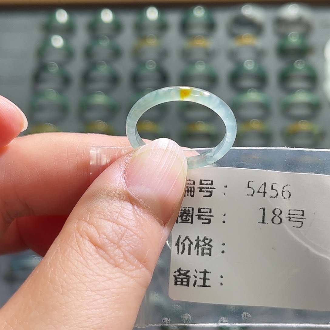 翡翠未镶嵌戒指5456。    
