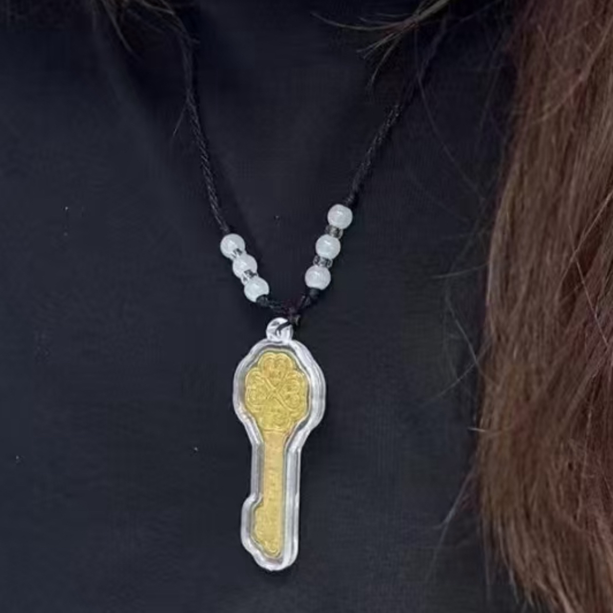 非金属仿水晶吊坠 非金属高档白色吊坠挂坠项链。可以送朋友亲戚。