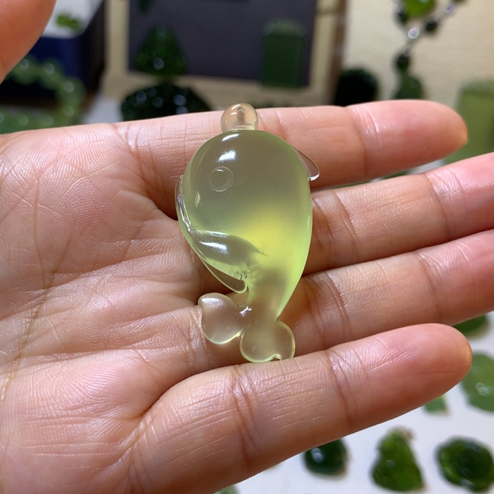 岫玉未镶嵌颈饰吊坠