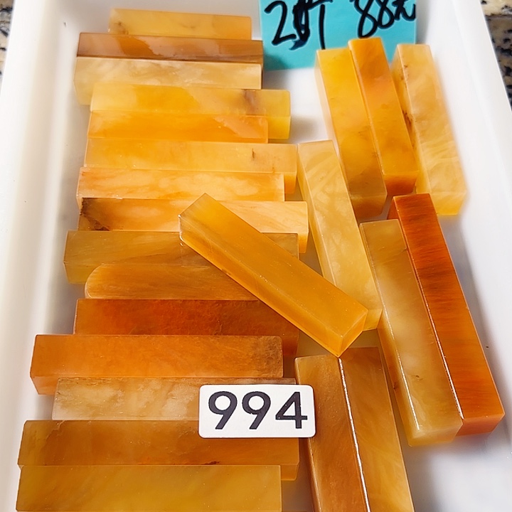 青田石印石新疆美人红石1.5正章，高度7-9公分，数量25个