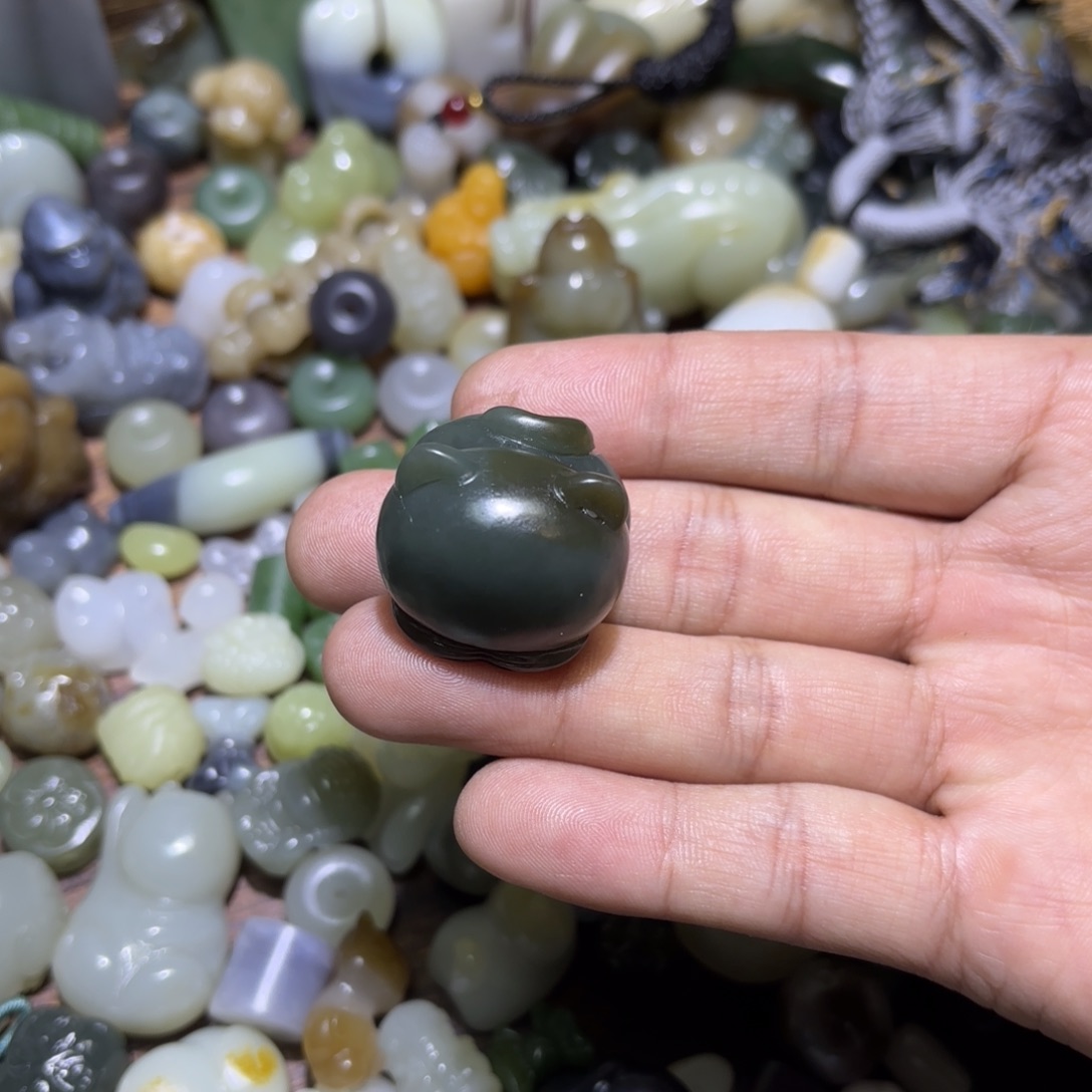 和田玉未镶嵌珠宝半成品